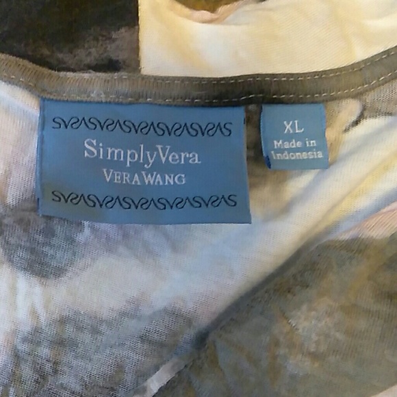 Simply Vera wang tee - Picture 2 of 2